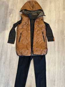 REVERSIBLE HOODED PUFFER VEST