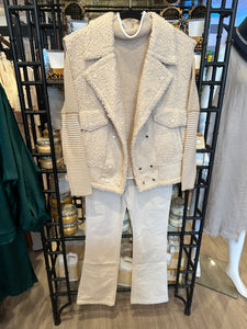 SLEEVVELESS SHERPA VEST-
