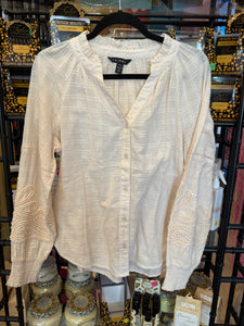 L/S BLOUSE W/ APPLIQUE ON SLV