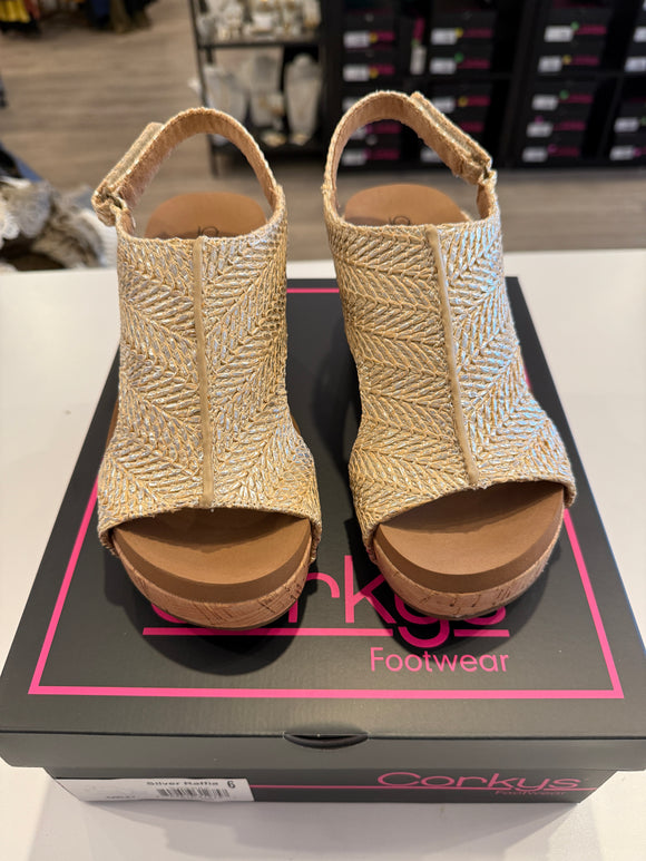 Corky’s Carley Wedge- Silver Raffia